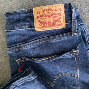 Levi 725 High Rise Bootcut Jeans. Size 29.